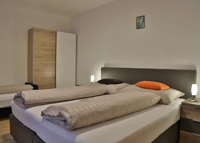 Haus Edlinger Farm stay *