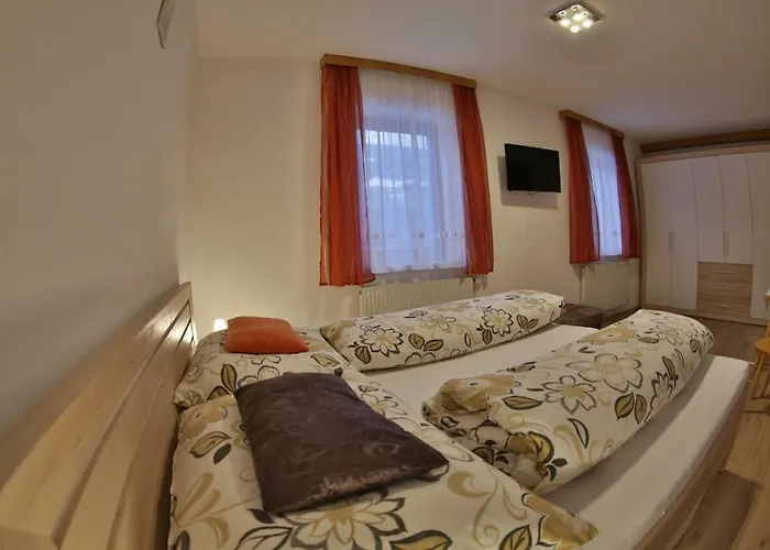 Haus Edlinger Farm stay *